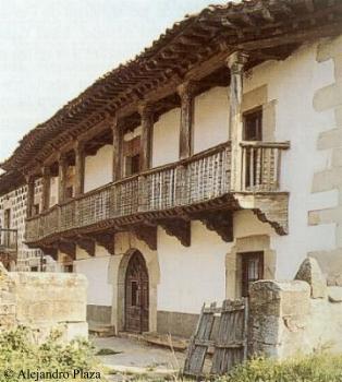 Casa de los Ramos en Vinuesa. Foto de alejandro Plaza en el libro de Jos Tudela y Blas Taracena "Gua artstica de Soria"