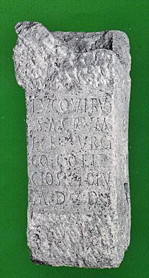 La lápida romana que estaba en Santa Olalla
