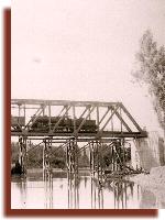 Puente de hierro sobre el río Duero